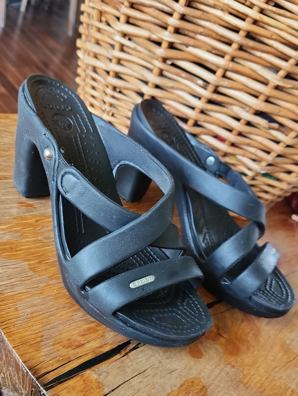 Crocs sz 9 Black Strappy Heel Sandals